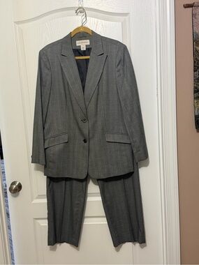 Women’s Gray Pinstripe Pant Suit, sz 16